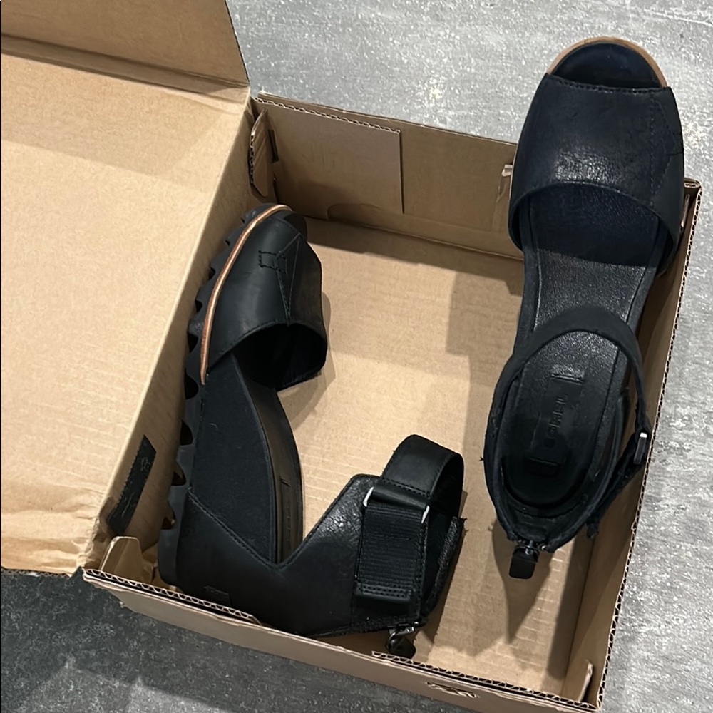 Sorel Joanie Black Sandal